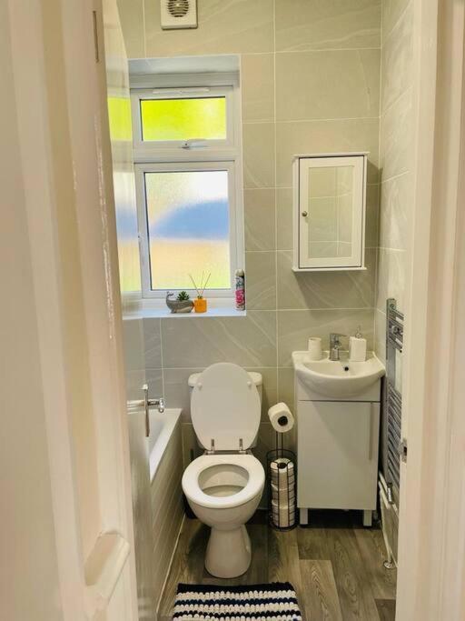 Superb And Comfortable 3Bd Home In ดาเกนแนม ภายนอก รูปภาพ