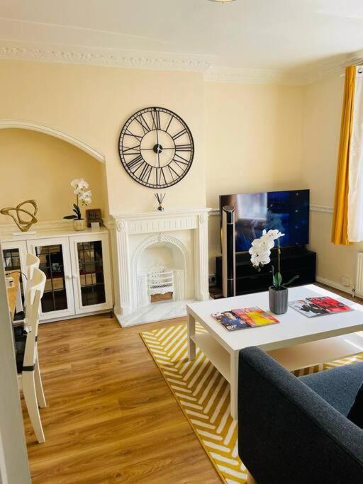 Superb And Comfortable 3Bd Home In ดาเกนแนม ภายนอก รูปภาพ