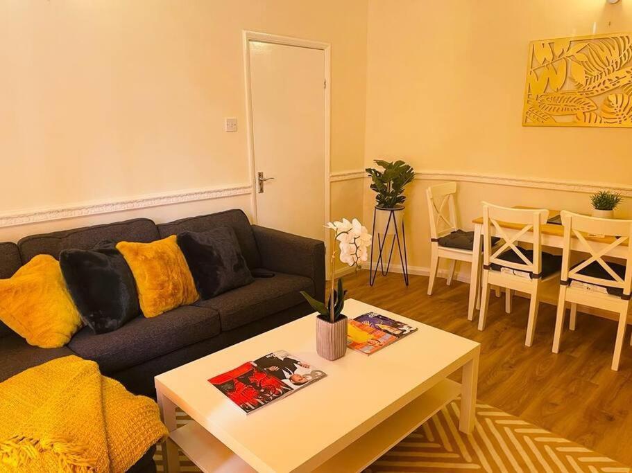 Superb And Comfortable 3Bd Home In ดาเกนแนม ภายนอก รูปภาพ